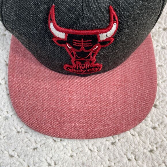 Chicago Bulls Hat Cap Adult Snapback Gray Red Basketball Hardwood Classic Men - Picture 7 of 14